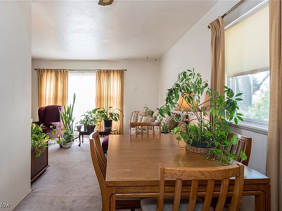 5th image of 26471 Farringdon Ave