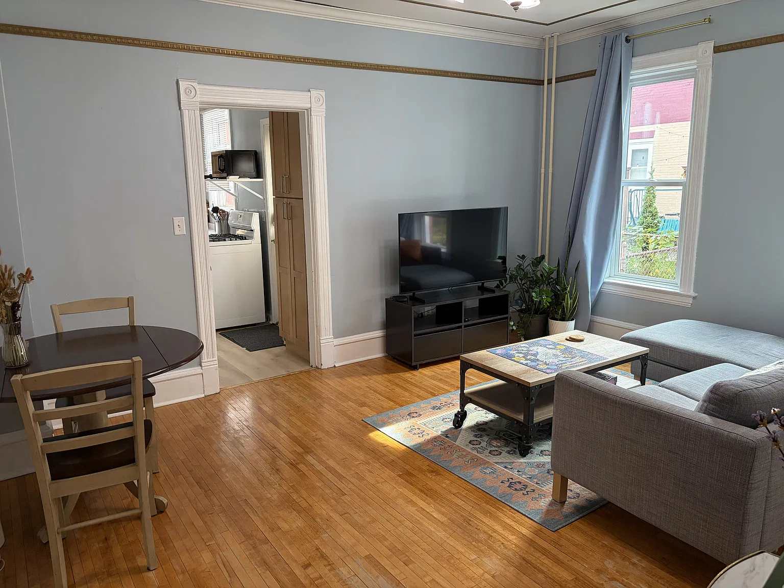 3 bed, 1100 sqft, $2,400 — Photo 4