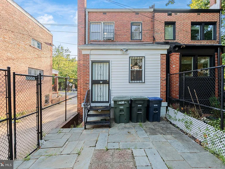 2835 4th St NE — Photo 25