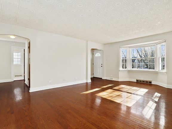 5th image of 208 Armitage Ave