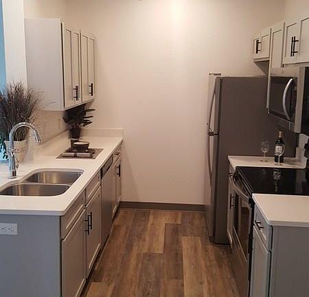 2nd image of 2075 N Cambridge Ave #101