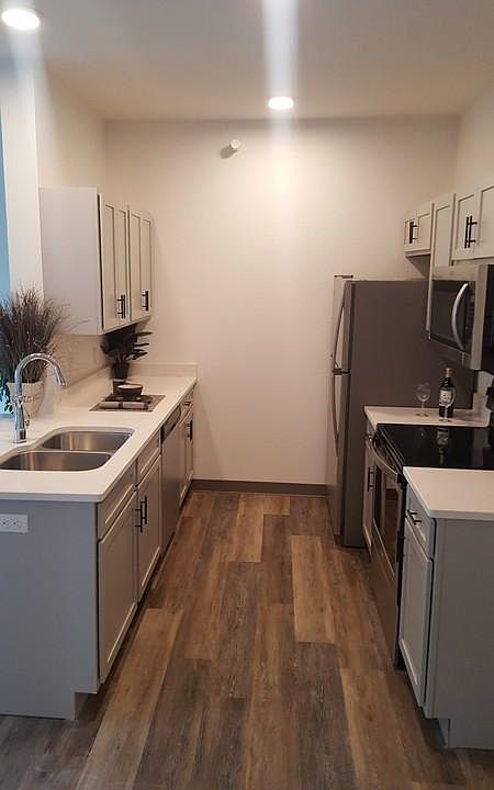 1st image of 2075 N Cambridge Ave #409