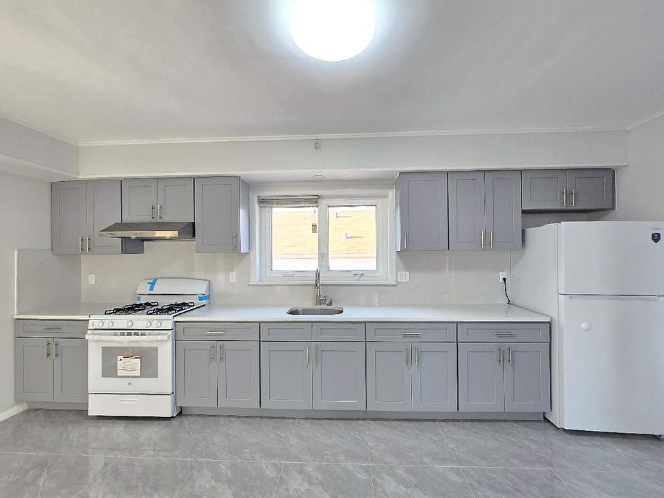 1st image of 18 Balfour St Floor 2