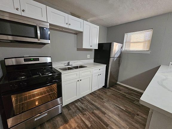 4th image of 3643 N Macgregor Way #18