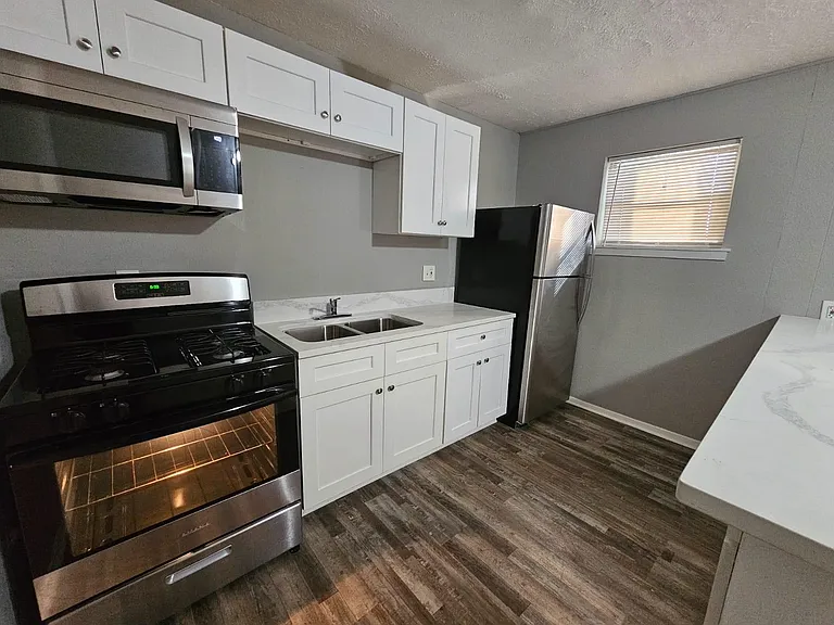 3633 N Macgregor Way #13 — Photo 4