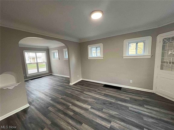5th image of 17913 Schenely Ave