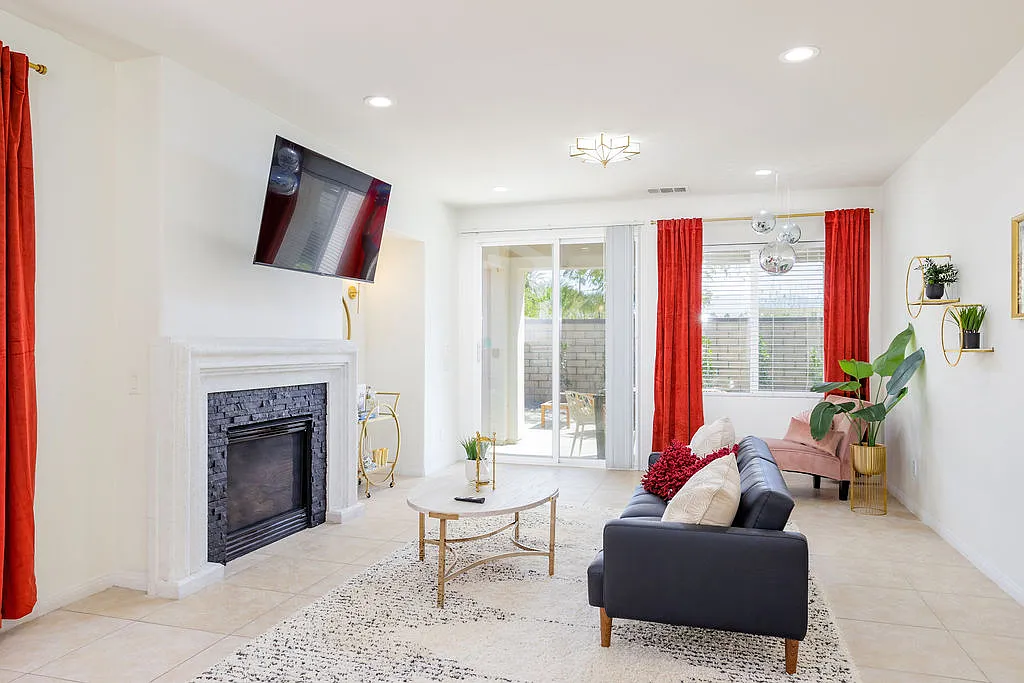 2 bed, 1683 sqft, $4,000 — Photo 2