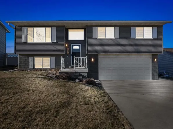 1370 S 15th St, Marion, IA 52302