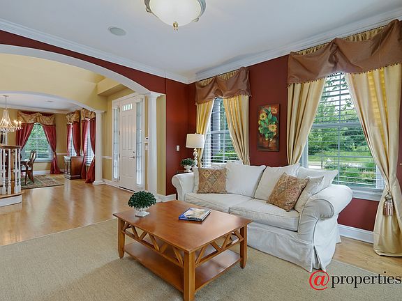 Foyer/Living Room