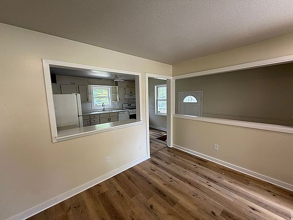 3rd image of 4433 SE 7th St
