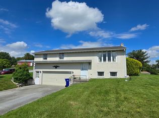 1373 Martin Rd, Spring Grove, PA 17362