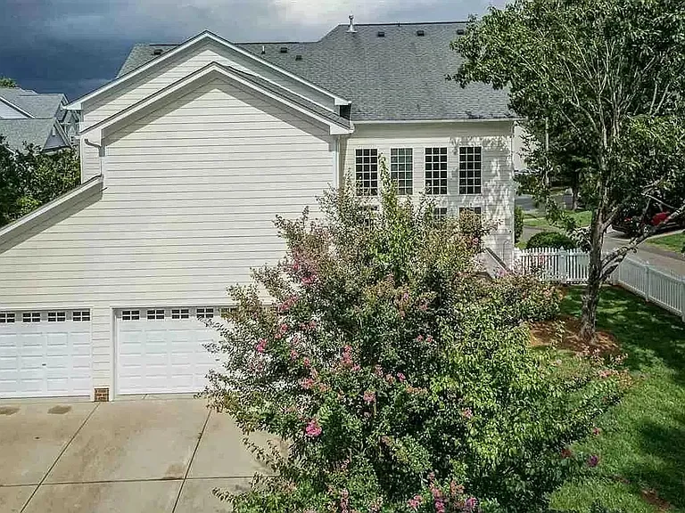 10400 Swerling Way — Photo 3