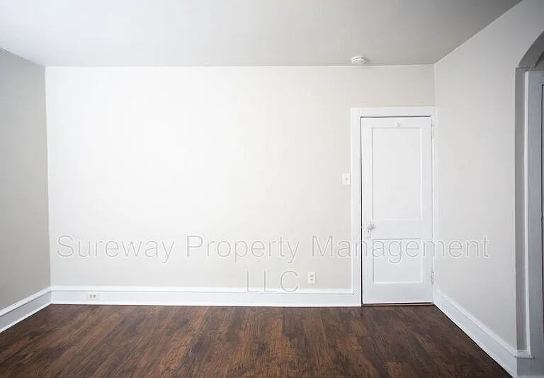 1034B Collings Ave — Photo 5
