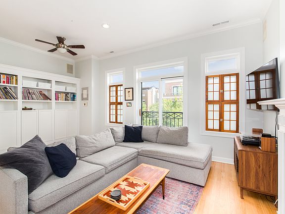 3rd image of 1620 N Mozart St #3S