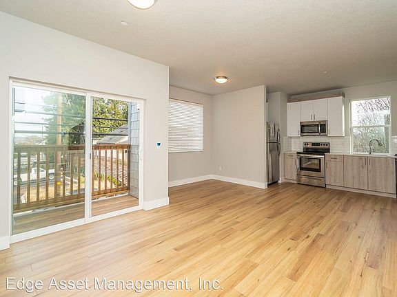 2nd image of 424 NE Stafford St #8648813