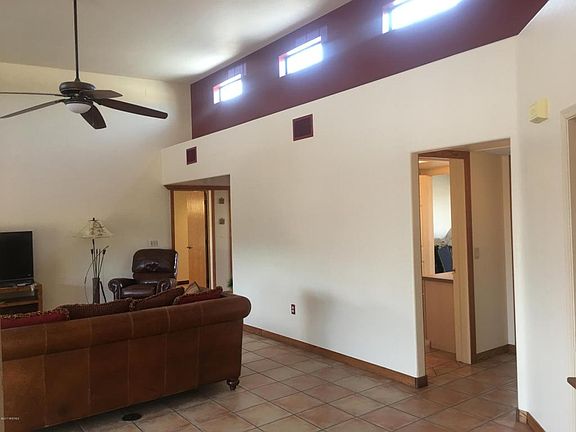 3rd image of 1111 W Calle De Emilia