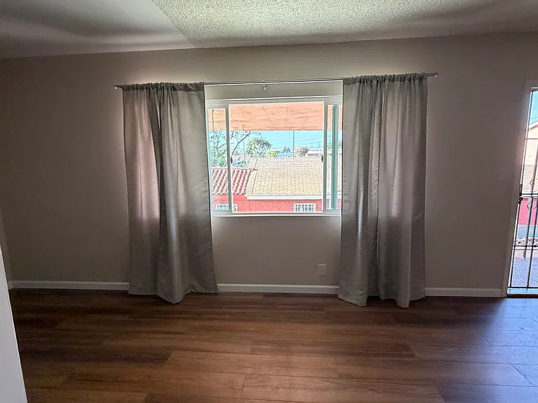 Elizabeth Ave — Photo 8