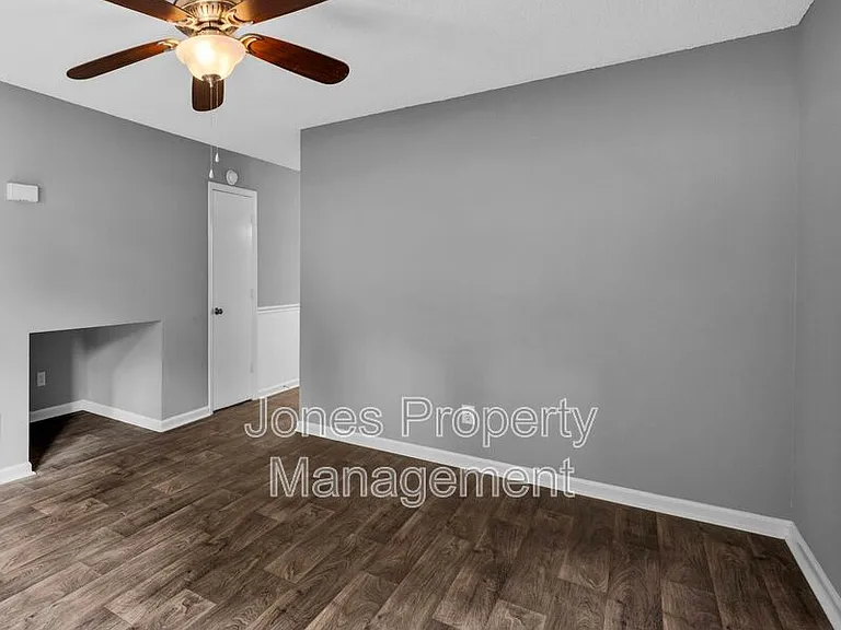 2744 White Oak Ln — Photo 7