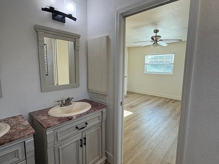 601 Shetland Cir — Photo 35