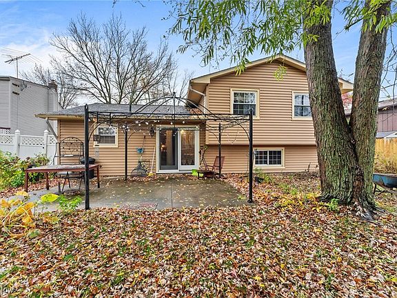 4th image of 624 Bowling Green Cir