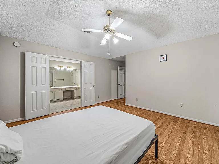 9915 Villa Verde Dr — Photo 18