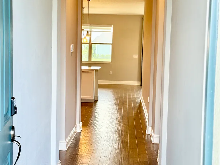 2606 Spur Dr — Photo 3