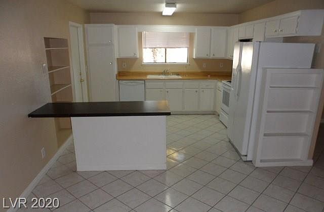 1st image of 900 Smith St #0