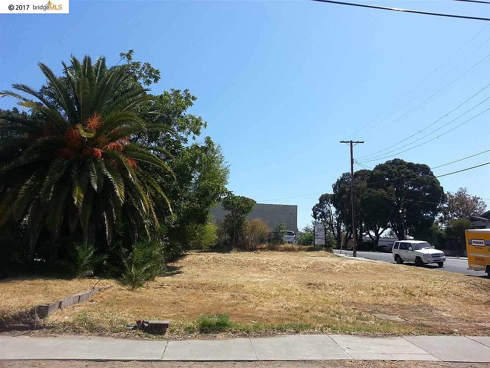 2nd image of 816 W 3rd St