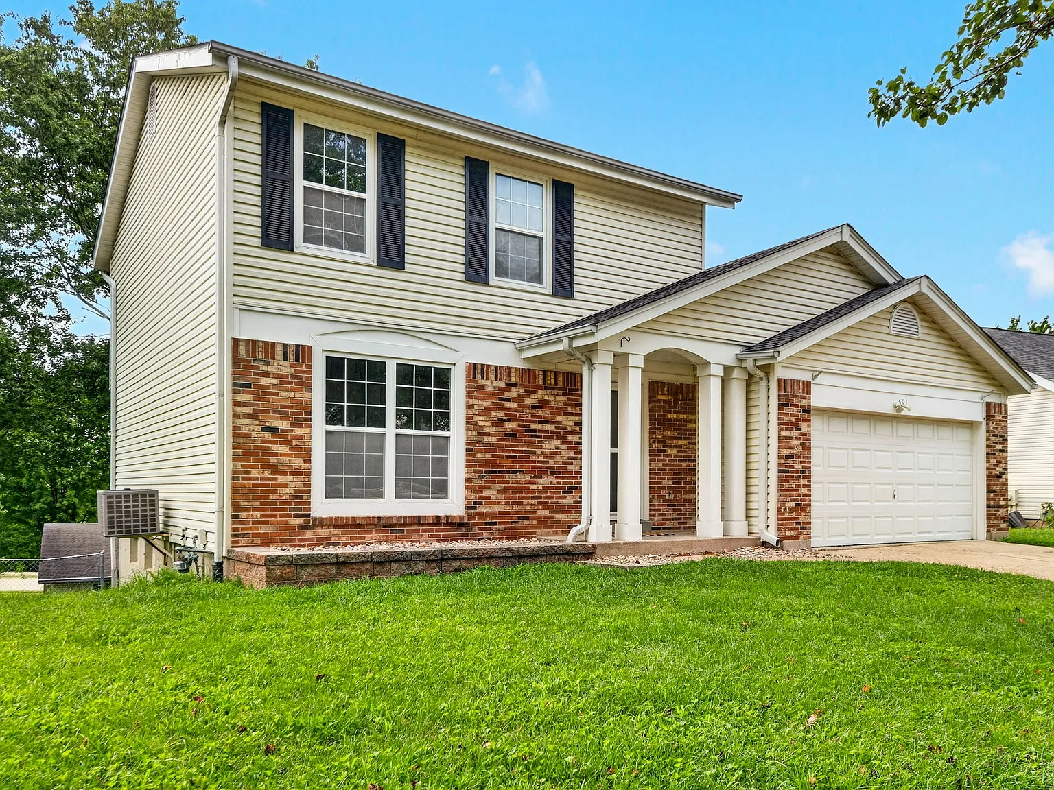 3 bed, 2353 sqft, $2,695 — Photo 1
