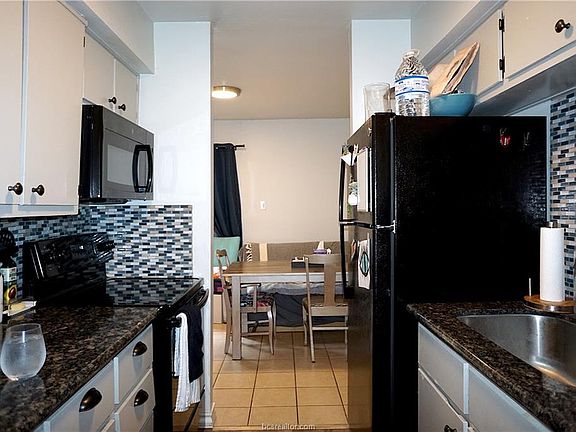 5th image of 1902 Dartmouth St APT O6