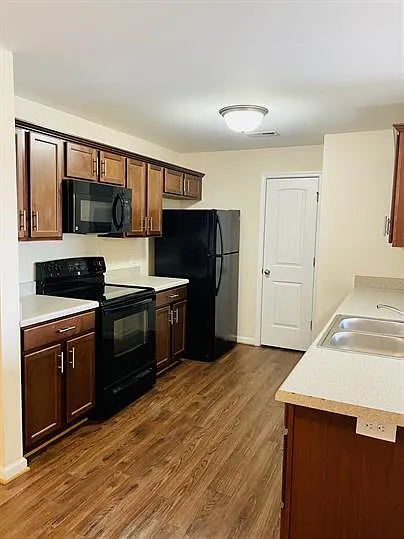 301 Rotunda Street — Photo 3