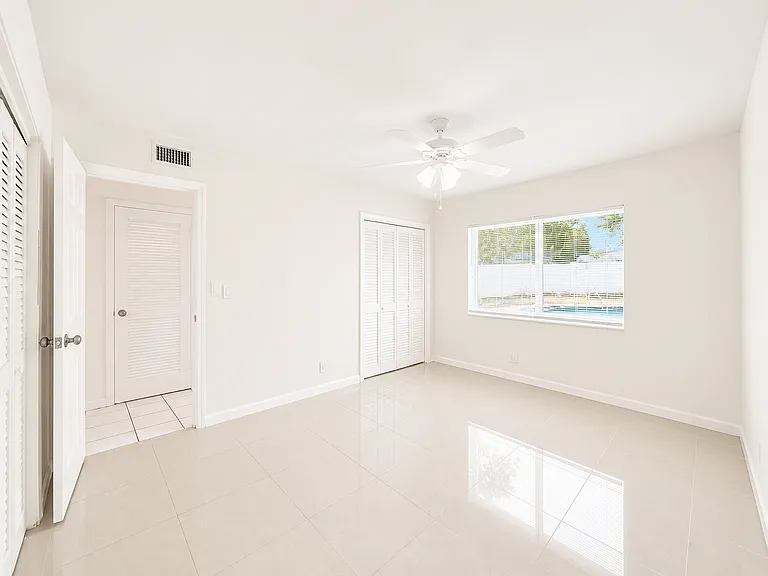 Chelsea Manor Apartments — Photo 17