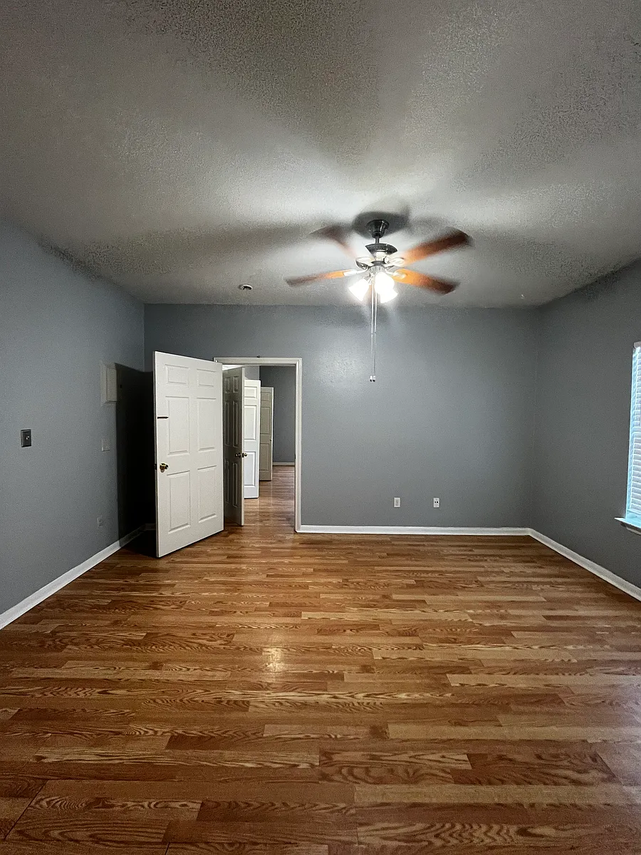 Building Photo - 717 W Alabama St #6