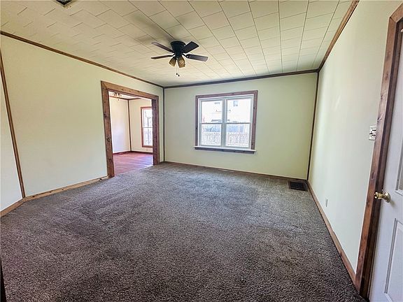 5th image of 221 W Elizabeth St