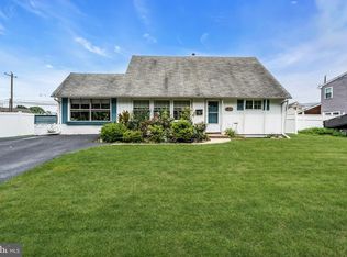 129 Plumbridge Dr, Levittown, PA 19056