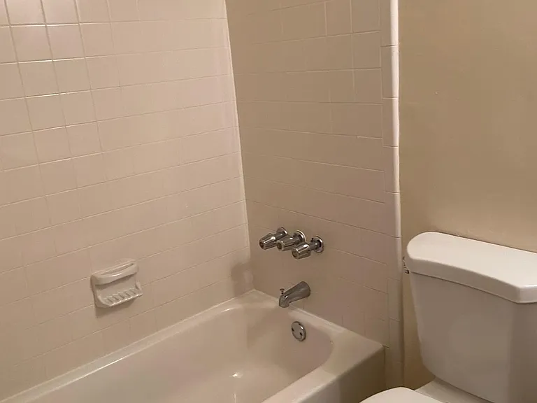 231 SW 8th Ct #2 — Photo 6