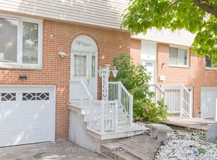 3525 Brandon Gate Dr #54, Mississauga, ON L4T3M3