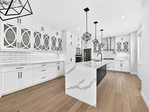 5th image of 215 S Kinniburgh Pl
