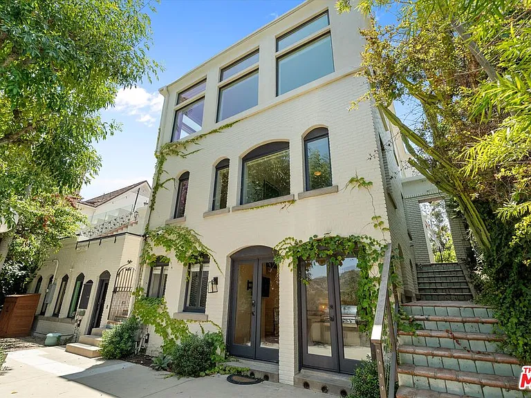 2700 Glendower Ave — Photo 59