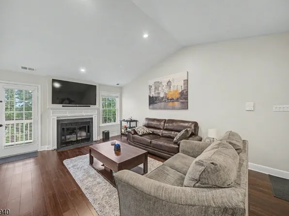 3 Juniper Ct #125, Clifton City, NJ 07014