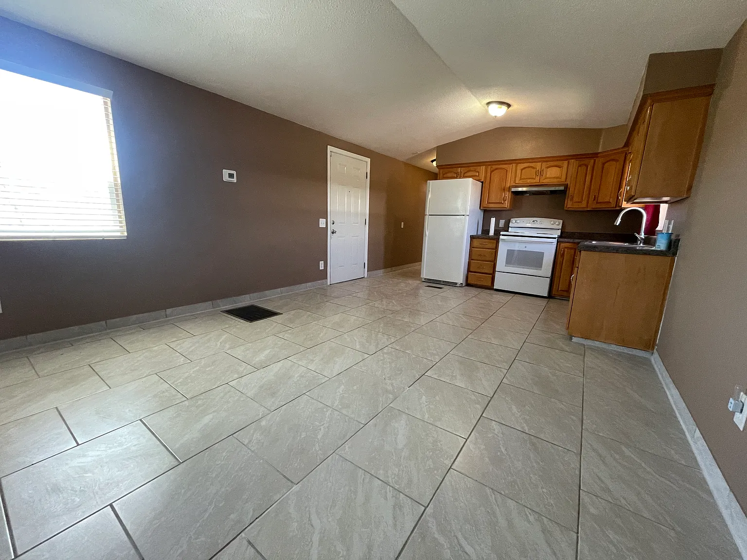 2 bed, 750 sqft, $875 — Photo 2