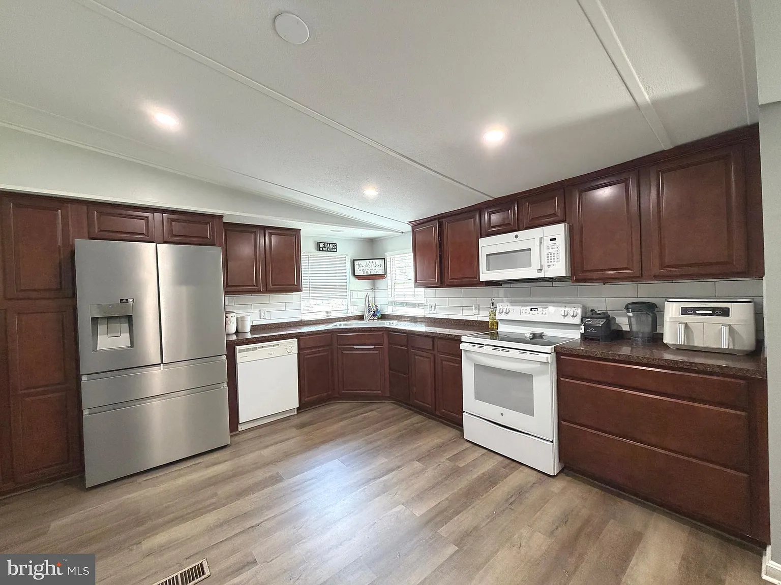 3 bed, 1552 sqft, $2,600 — Photo 3