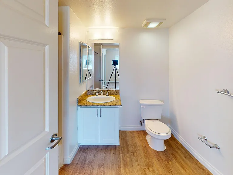 VNT - The Village Apartments — Photo 8