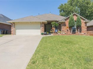 649 NW 19th St, Moore, OK 73160