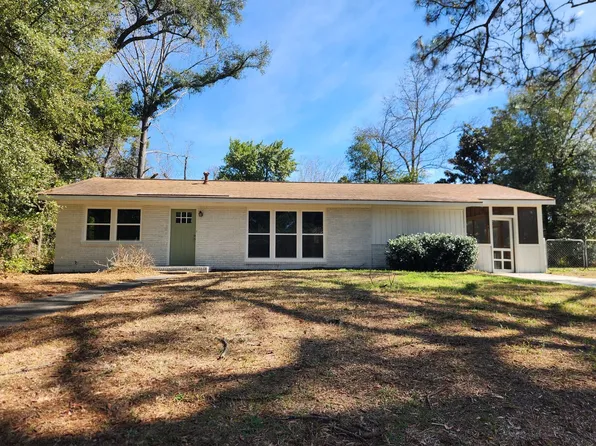 21 Skyline Dr, Savannah, GA 31406