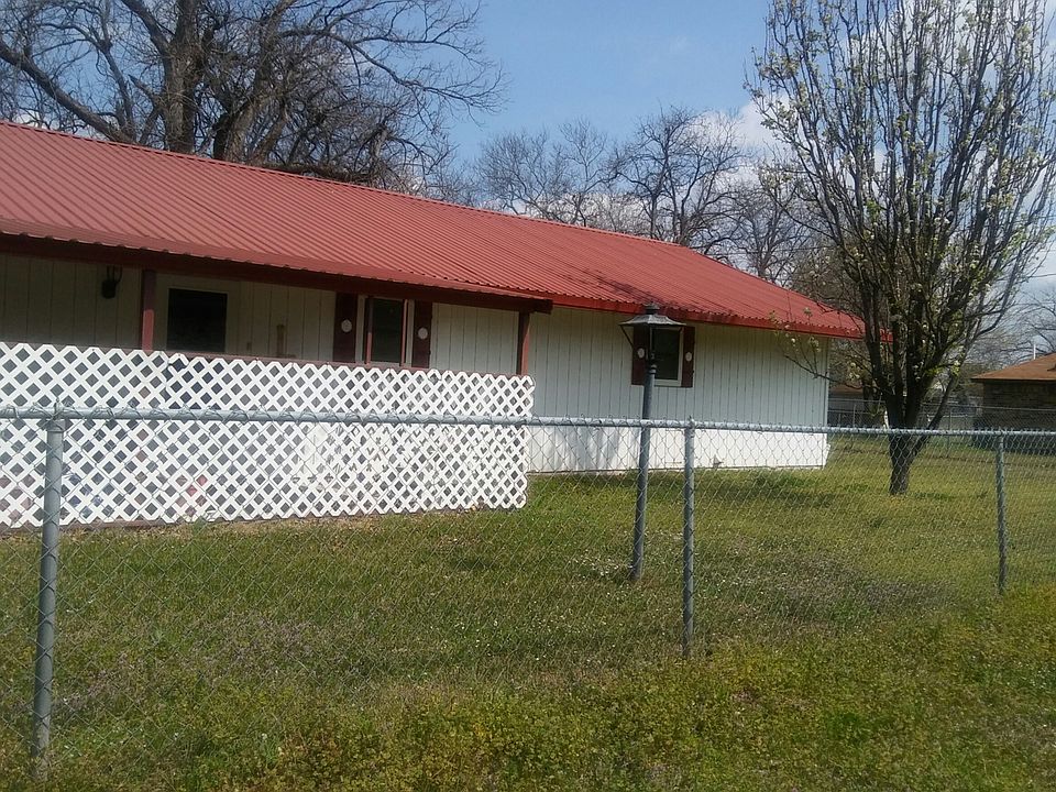 Fence all around yard