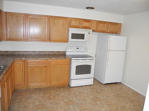 5th image of 1005 S Skyline Dr