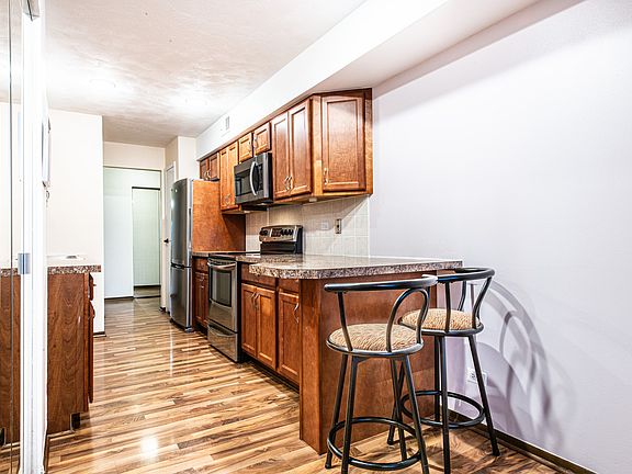 5th image of 601 W Huntington Commons Rd APT 201