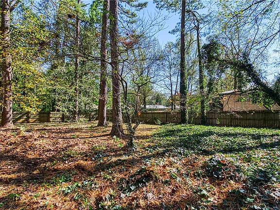 3rd image of 4020 Westmoreland Dr NW