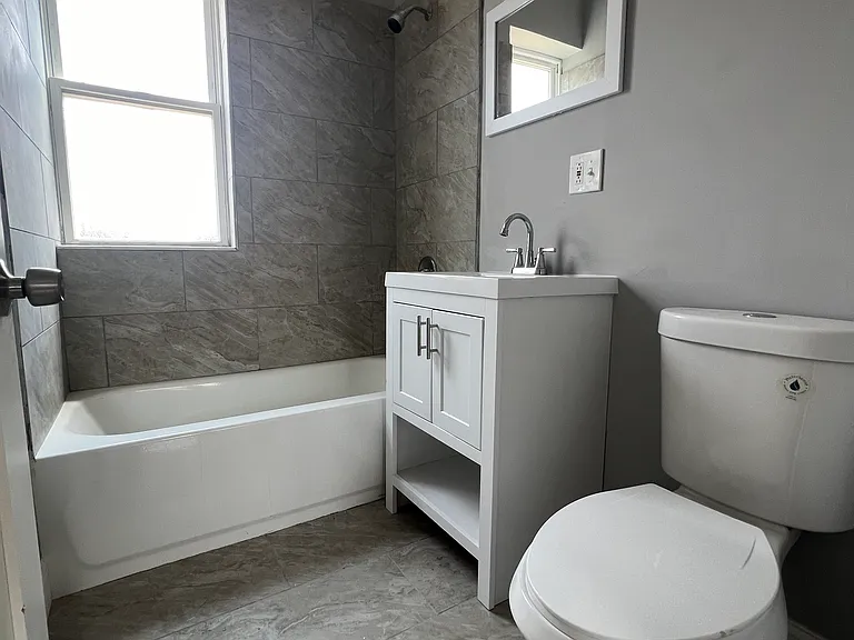 5433 S Union Ave #2R — Photo 6